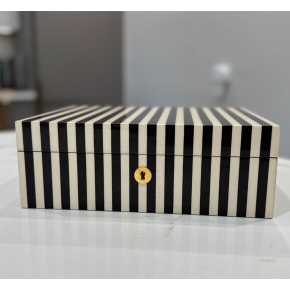 henri bendel Accessories - Henri Bendel Jewelry Box